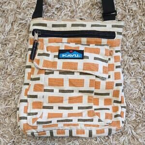 Kavu Brick Patterned Messenger Bag in Orange and Cream